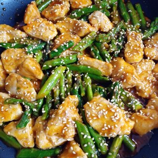 鶏胸肉で☆アスパラヤンニョムチキン